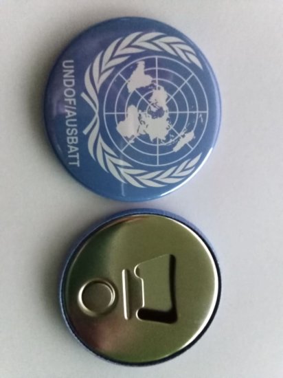 Flaschenöffner mit Kühlschrankmagnet Peacekeeper UNDOF/AUSBATT - zum Schließen ins Bild klicken